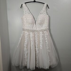 NWT Abao Wedding Elegant Lace and Tulle Dress White Cream Size 12